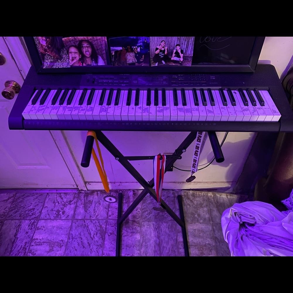 Casio Keyboard - Picture 4 of 4